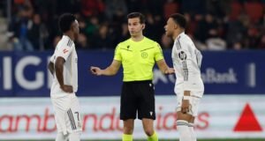 La fotografía de Vinicius y Mbappé es la esquela del Madrid en El Sadar