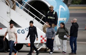 328 migrantes llegan a Venezuela en un vuelo procedente de EEUU