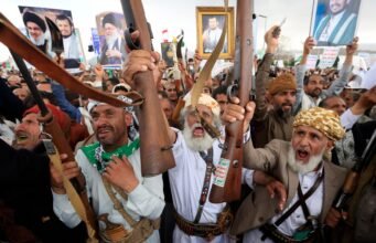 Los hutíes elevan la tensión en el Golfo con nuevos ataques contra Arabia Saudí y las fuerzas yemeníes