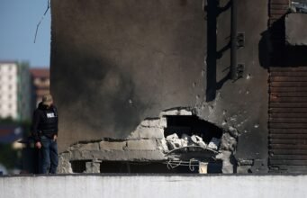 Dos heridos al impactar un dron ruso contra un edificio de viviendas en Rumania