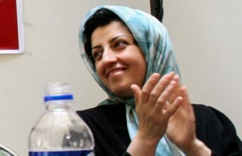 La Nobel de la Paz iraní Narges Mohammadi es traladada de la cárcel a un hospital por graves problemas de salud