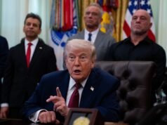 Trump retoma las negociaciones, pero amenaza con hacer “volar Irán por los aires” si no acepta su plan