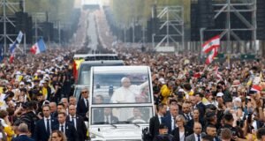 León XIV triunfa en París con una misa multitudinaria ante 800.000 personas