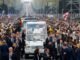 León XIV triunfa en París con una misa multitudinaria ante 800.000 personas