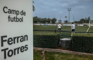En Foios, el pueblo de Ferran Torres: “Es un ‘bon xiquet’, el mejor del mundo y el más guapo”