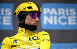 Juan Ayuso abandona la París-Niza cuando marchaba líder tras sufrir una dura caída