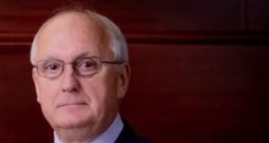 El partido gobernante de Hungría propone al jurista András Baka como nuevo presidente