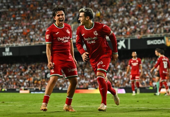 La Real Sociedad se aprovecha de un Valencia demasiado torpe