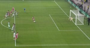 Por qué no se repitió el penalti que falló Mbappé: el detalle de la norma y la pillería de Bartra