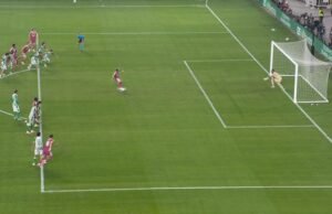 Por qué no se repitió el penalti que falló Mbappé: el detalle de la norma y la pillería de Bartra