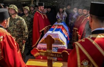 El criminal de guerra Ratko Mladic es enterrado con honores en Belgrado