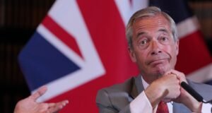Farage contra el Conde Cubo de Basura: el líder ultra fuerza la elección con más candidatos en la historia del Parlamento británico