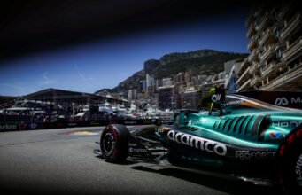 Fernando Alonso se estrella contra un muro