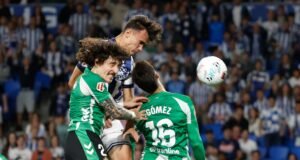 La Real salva un punto ante el Betis tras reaccionar a un 0-2 en Anoeta