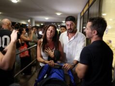 Un pasajero del vuelo de Dubái a Tel Aviv: “Até las manos al terrorista con unos auriculares”