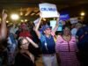 Las primarias demócratas en Wisconsin muestran la división extrema del partido, con una estrecha victoria centrista