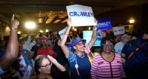 Las primarias demócratas en Wisconsin muestran la división extrema del partido, con una estrecha victoria centrista