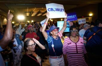 Las primarias demócratas en Wisconsin muestran la división extrema del partido, con una estrecha victoria centrista