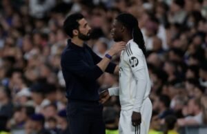 Un Bernabéu rendido vuelve a pitar a Vinicius, culpa a Camavinga y silba a Mbappé