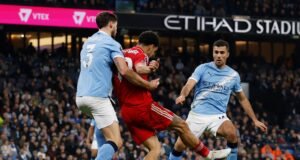 El City choca contra el Forest y el Arsenal se escapa a siete puntos