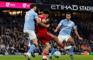 El City choca contra el Forest y el Arsenal se escapa a siete puntos