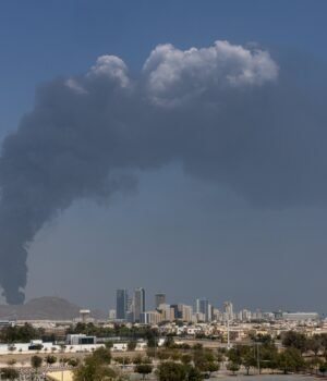 El embargo financiero de Emiratos a Irán vuelve a tensar la relación entre ambos países