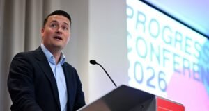 Uno de los principales candidatos para reemplazar a Starmer sostiene que “algún día” el Reino Unido deberá volver a la UE