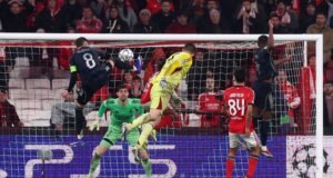 El doble exilio de Antoliy Trubin, el portero del Benfica que le metió un gol de cabeza al Real Madrid