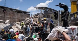 Colombia se vuelca en el rescate de los supervivientes del terremoto: “No se desgasten aquí, la única señal de vida es en el otro lado”