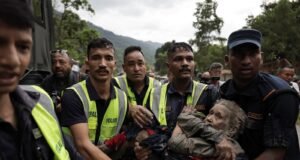 Al menos 98 muertos y cientos de desaparecidos, entre ellos muchos extranjeros, por una fuerte riada y deslizamientos de tierra entre Nepal y Tíbet