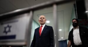 Netanyahu gana las elecciones en Israel, pero su coalición queda lejos de la mayoría