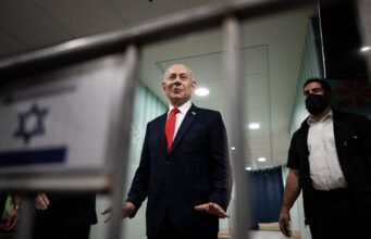 Netanyahu gana las elecciones en Israel, pero su coalición queda lejos de la mayoría