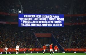 La FIFA abre un expediente a la RFEF por los cánticos racistas en Cornellà