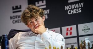 El ajedrecista Carlsen colapsa otra vez ante Praggnanandhaa, y se aboca al fracaso en el torneo más duro del año