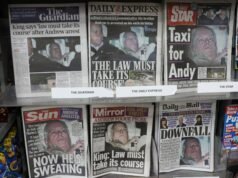 La policía sigue registrando la antigua mansión del expríncipe Andrés mientras crece el debate sobre la monarquía británica