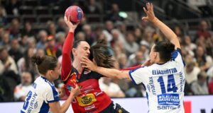 España gana con susto a Islandia y todavía se aferra a las matemáticas en el Mundial femenino de balonmano