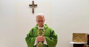 El Vaticano difunde las primeras imágenes del Papa tras su operación y confirma una “mejoría constante”