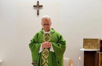 El Vaticano difunde las primeras imágenes del Papa tras su operación y confirma una “mejoría constante”
