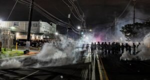 La violencia por las protestas contra la política migratoria de Trump estalla en Nueva Jersey: “Fuera los fascistas del ICE”