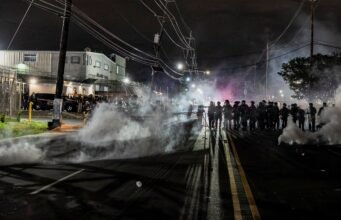 La violencia por las protestas contra la política migratoria de Trump estalla en Nueva Jersey: “Fuera los fascistas del ICE”