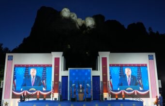 Trump conmemora el 250º aniversario de Estados Unidos en el monte Rushmore, donde aspira a ver su rostro