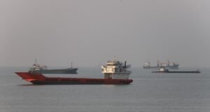 Los marineros atrapados empiezan a abandonar Ormuz bajo el paraguas de la ONU