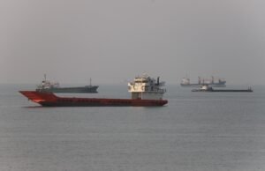 Los marineros atrapados empiezan a abandonar Ormuz bajo el paraguas de la ONU