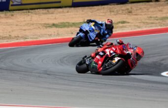 Marc Márquez responde al reto de Marco Bezzecchi ganando la ‘sprint’ del GP de Aragón