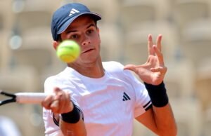 Rafa Jódar derrota a Alex Michelsen en cinco sets y pasa a los octavos de final