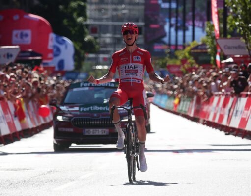 Pogacar vuelve a vestirse de superhéroe en la Vuelta a España