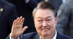 La justicia de Corea del Sur condena al expresidente Yoon Suk-yeol a cadena perpetua por insurrección al declarar la ley marcial