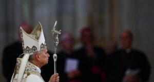 El Papa pide en Francia una “justa laicidad” que no excluya a la religión del espacio público