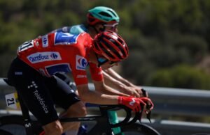 Triunfo de Omrzel en el muro de Calar Alto y golpe del líder Enric Mas en la Vuelta