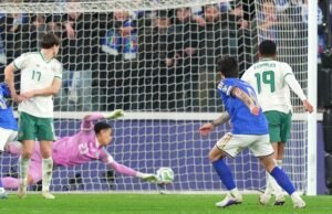 Italia derrota a Irlanda del Norte (2-0) y se jugará una plaza en el Mundial contra Bosnia
